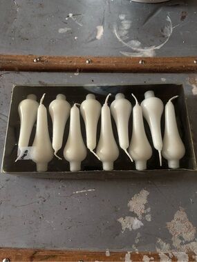 Set of 10 White Teardrop Candles. German.
